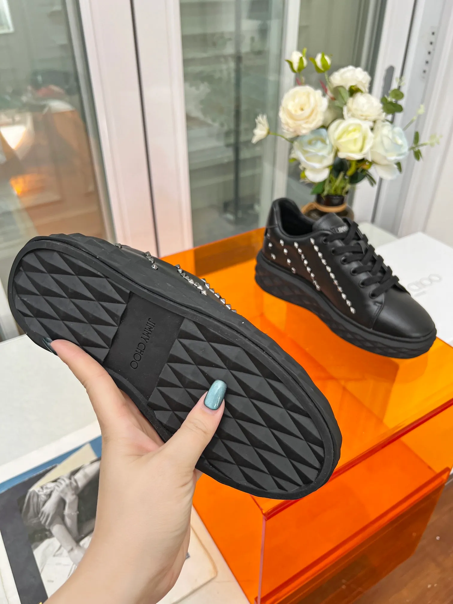 👟👟Ex-factory price 640👟👟 (rivet) Jimmy choo Jimmy Choo 2024 spring and summer Jc new Diamond A new series of sports shoes🔥The uppers are made of original imported cowhide with rivet embellishments🎵The soles are made of brand elements to prevent diamond multi-faceted cutting and have a full three-dimensional feel💥The gradually thinner and thicker soles are designed to make the shoes more comfortable on the feet without the slightest sense of oppression🌹A Diamond sneaker that is fashionable, comfortable, versatile and luxurious is worth owning🧚‍♀️ Fabric: Original imported top layer 🐂cowhide Inner lining: imported 🐑 sheepskin Foot: original injection molded 🐑 sheepskin Outsole: original glass glue combination bottom Size: 34-41 (custom-made size 34.41 is non-refundable)